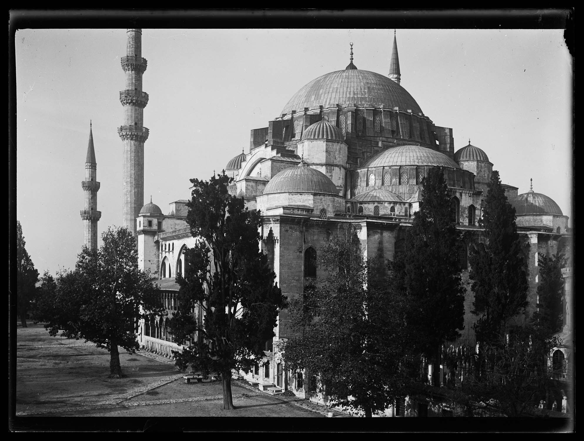 Extérieur de la mosquée vue par l'arrière (façades sud et est)